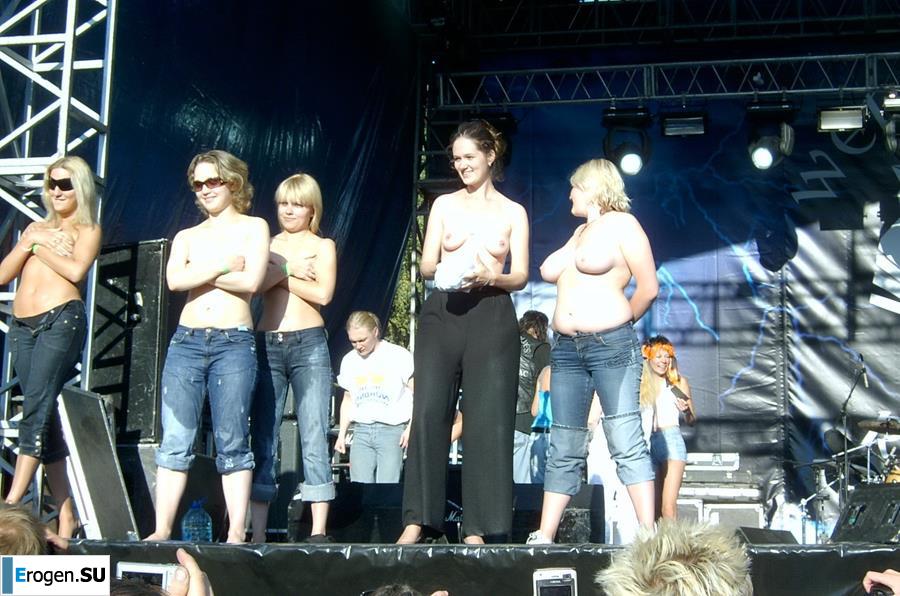 Tits and some pussies at rock concerts. Part 2. Photo 18