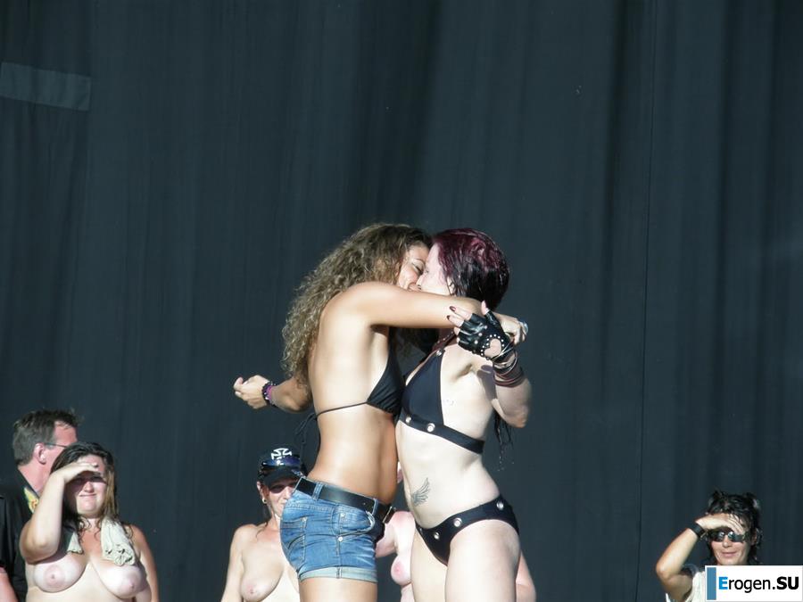 Tits and some pussies at rock concerts. Part 2. Photo 3