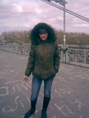 Любительница фоткать себя на телефон. Эскиз 15