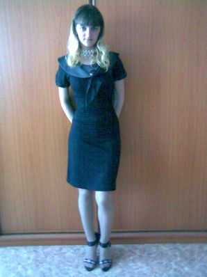 Любительница фоткать себя на телефон. Эскиз 25