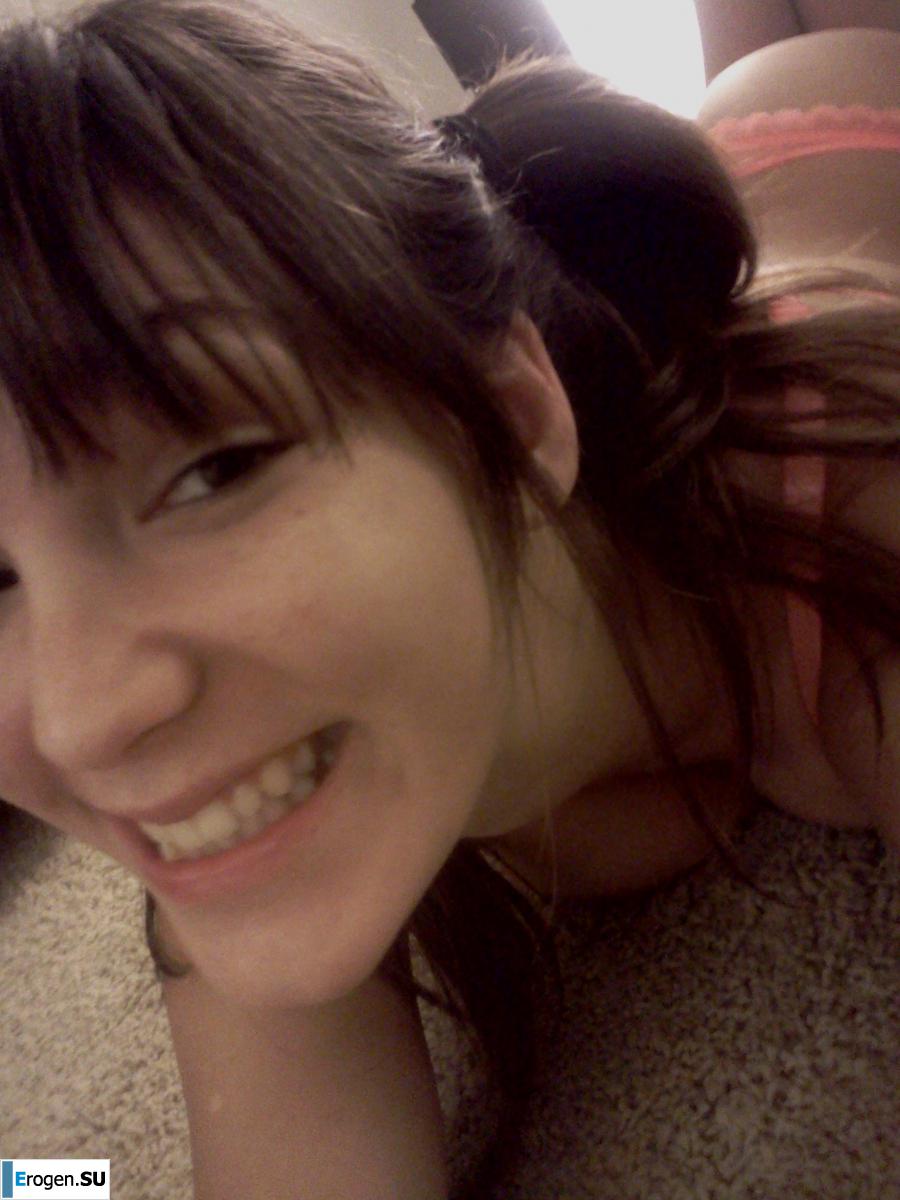 Busty Selfies. Photo 32