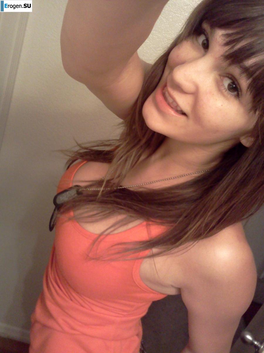 Busty Selfies. Photo 39
