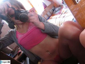 The girl loves to photograph her pussy. Thumb 40