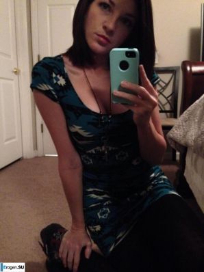 The cheerful young lady makes her selfie. Thumb 12