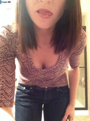 The cheerful young lady makes her selfie. Thumb 14