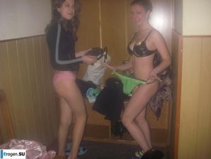 Girlfriends at a Bachelorette Party. Thumb 12