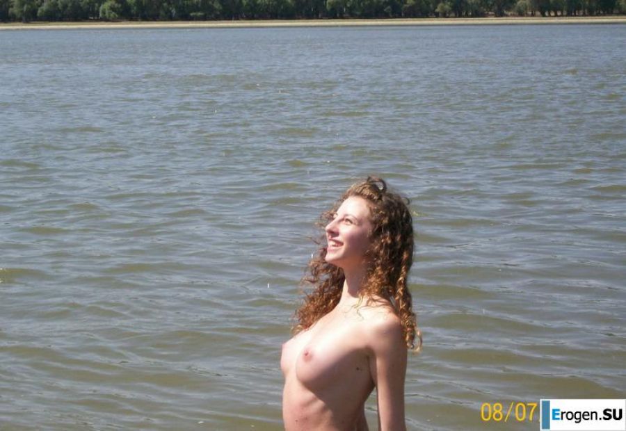 Amateur photo of women. Photo 3