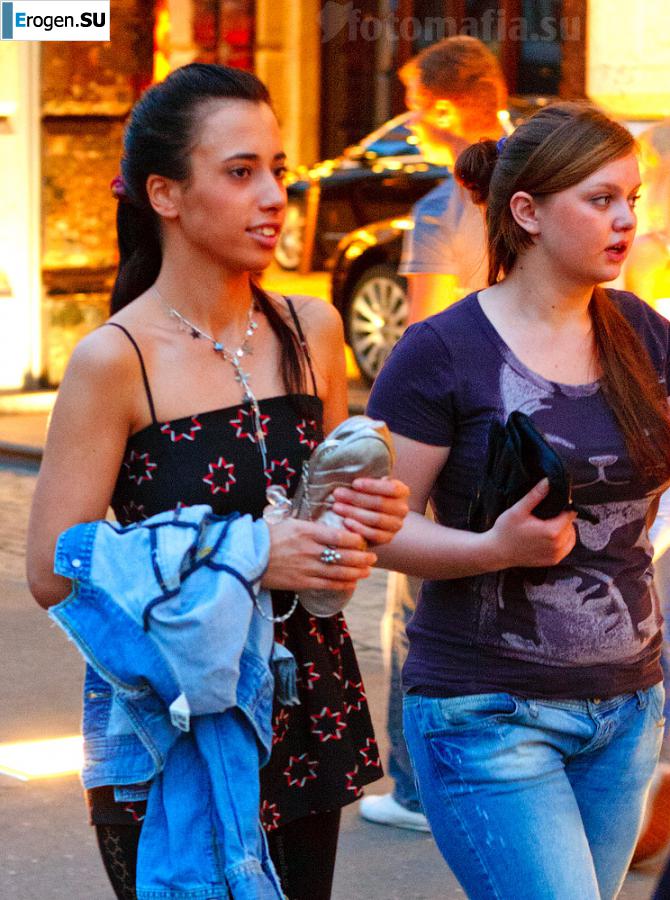 Girls in Super Stretch Jeans. Photo 30