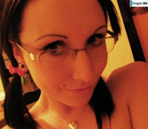bespectacled self-album. Thumb 26