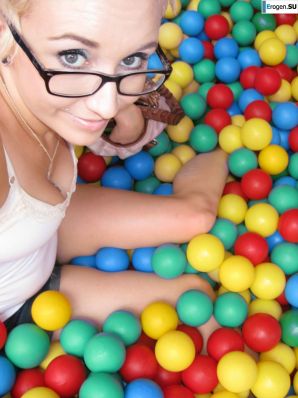 bespectacled self-album. Thumb 27