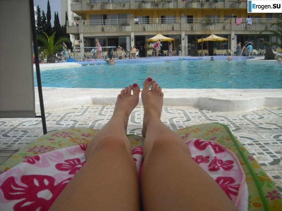 We]'re fooling around at the resort. Photo 25