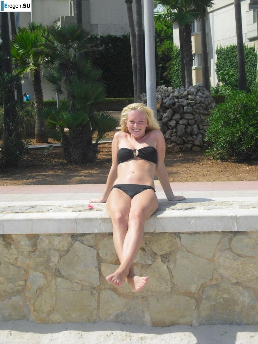 We]'re fooling around at the resort. Photo 3