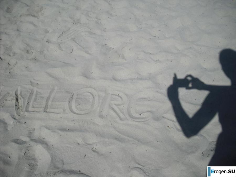 We]'re fooling around at the resort. Photo 34