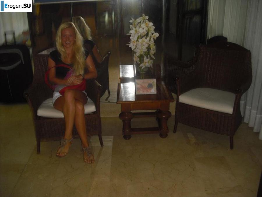 We]'re fooling around at the resort. Photo 49