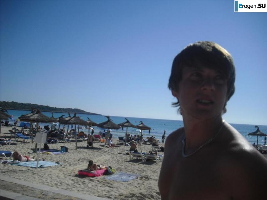 We]'re fooling around at the resort. Photo 52