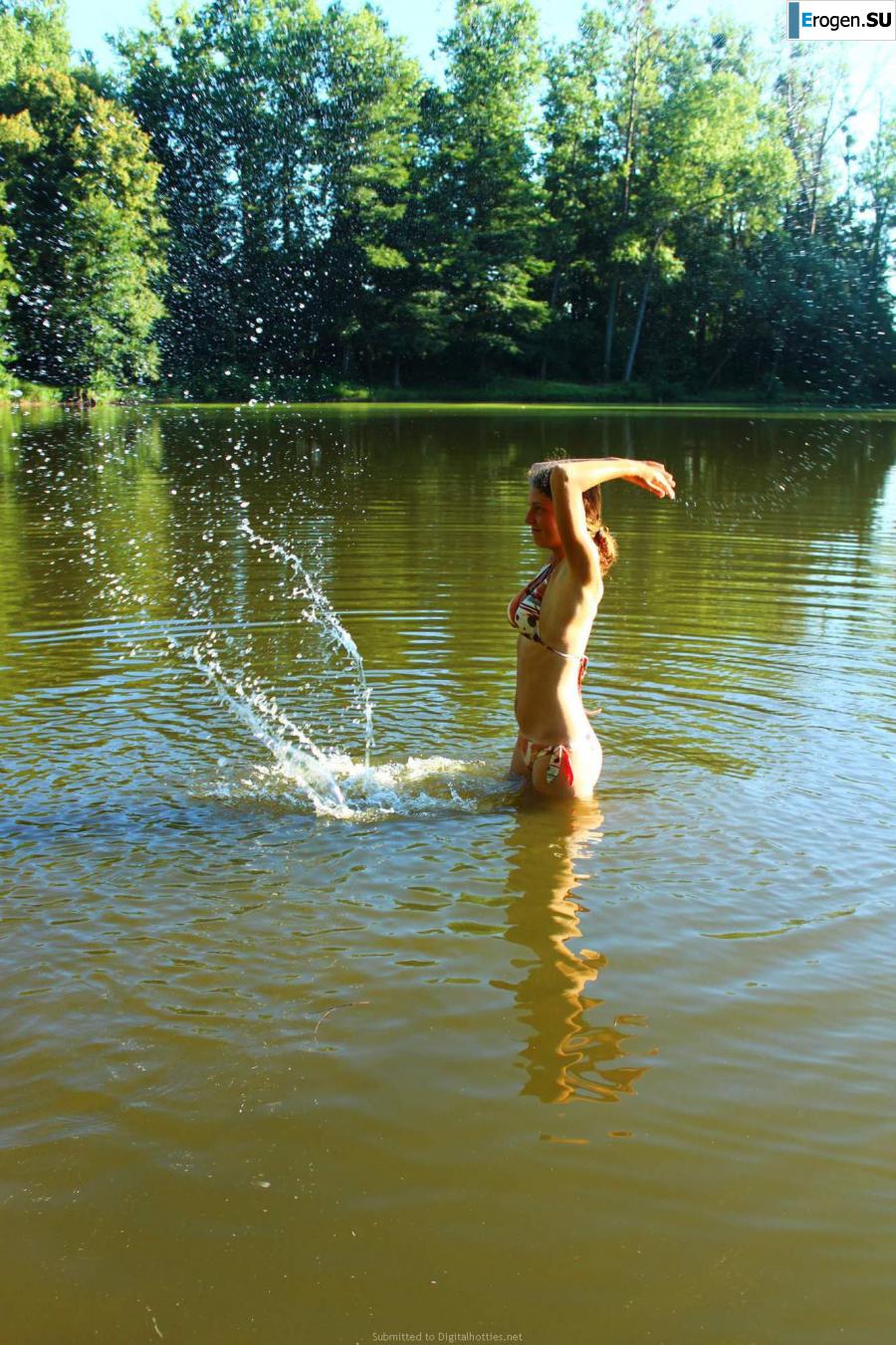 naked girls on the lake. Photo 20