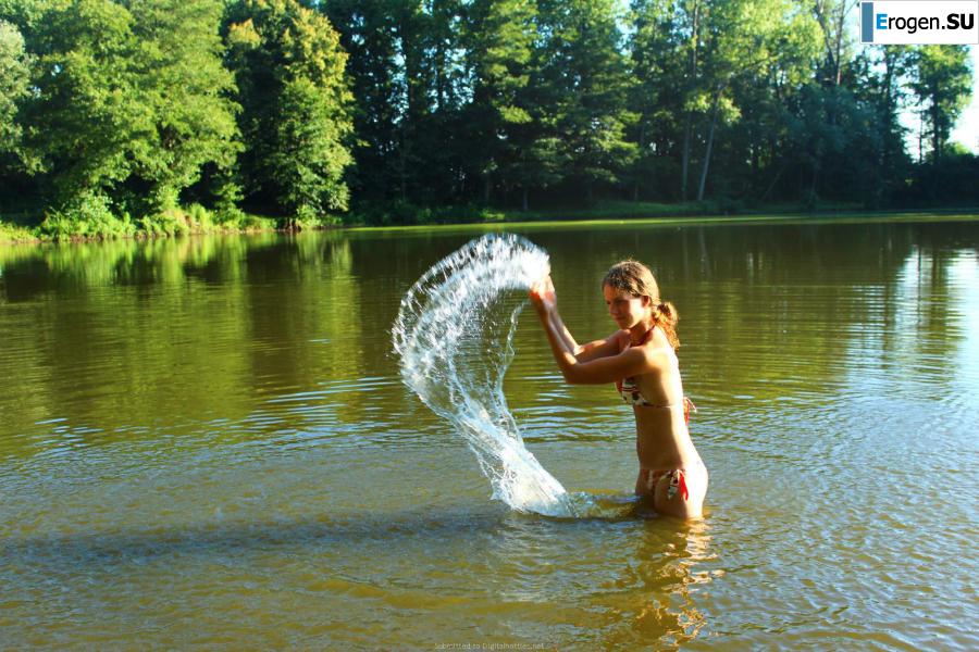 naked girls on the lake. Photo 26