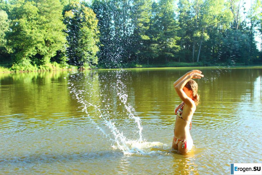 naked girls on the lake. Photo 35