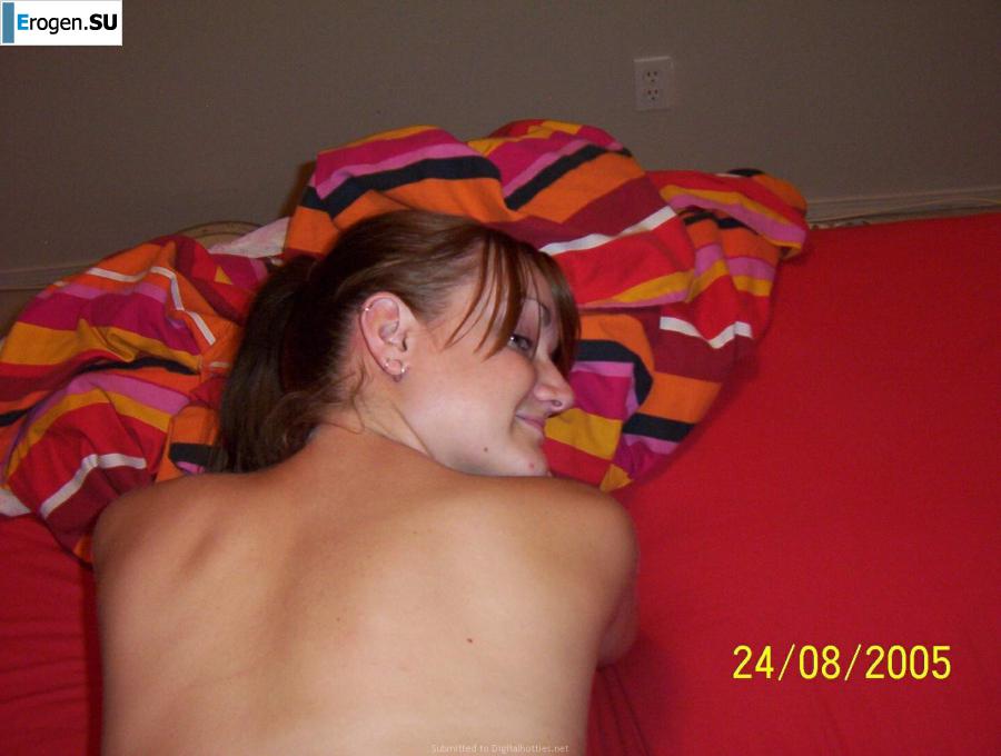 girl on the bed for a guy. Photo 8