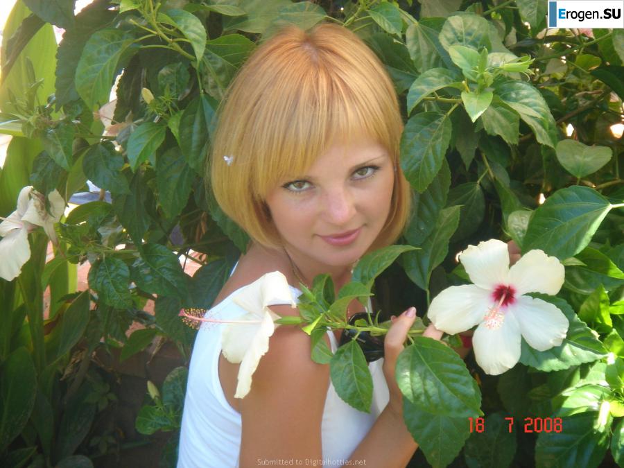 blonde poses for boys. Photo 21