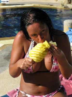 striptease on the beach. Part 2. Thumb 5