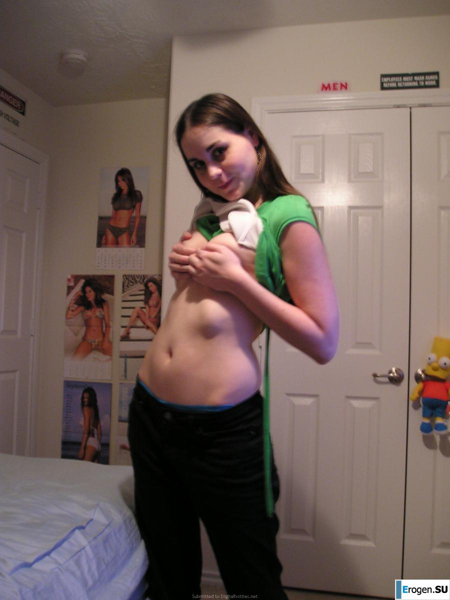 posing in front of a girlfriend. Photo 14