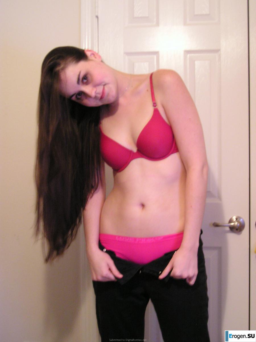 posing in front of a girlfriend. Photo 38