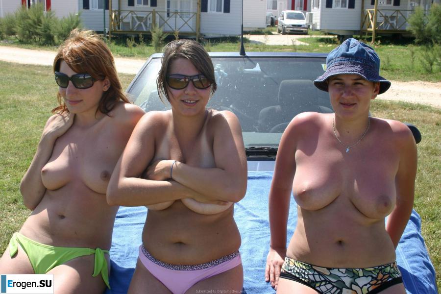 Girls were exposed in nature. Photo 11