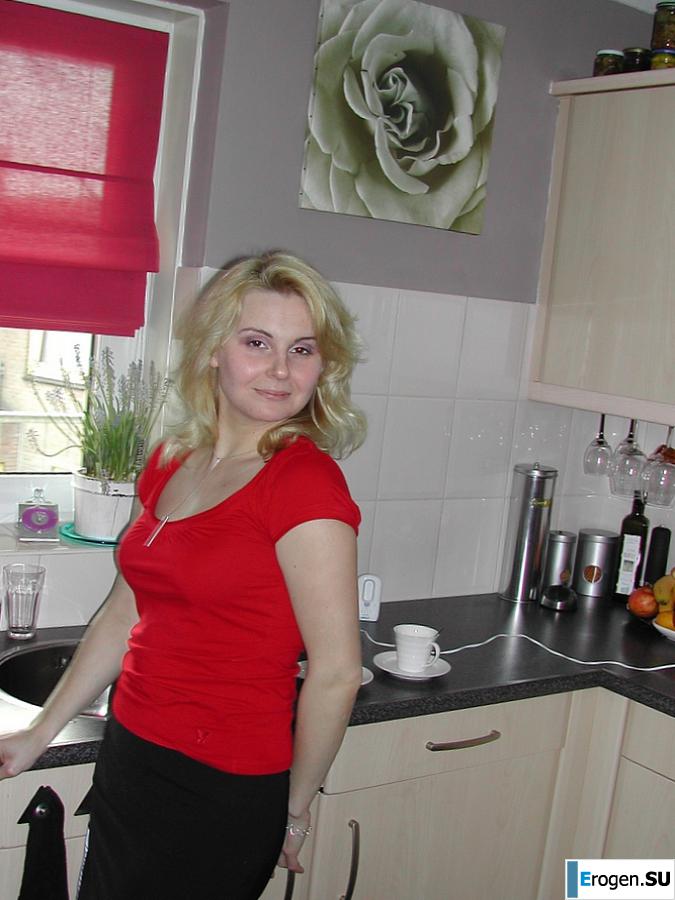 mature blonde in a rented villa. Photo 8