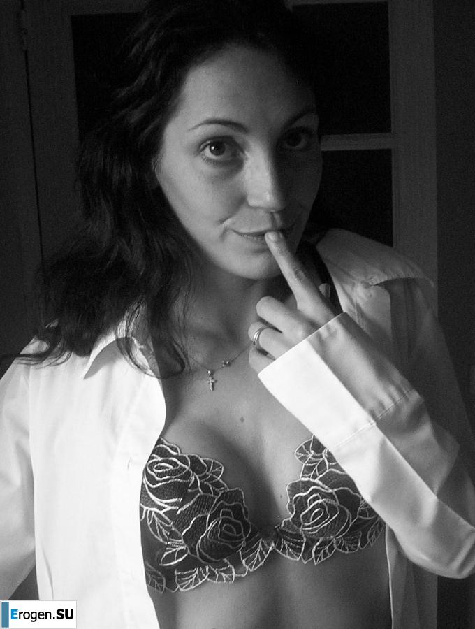 sensual undressed Frenchwoman. Photo 5