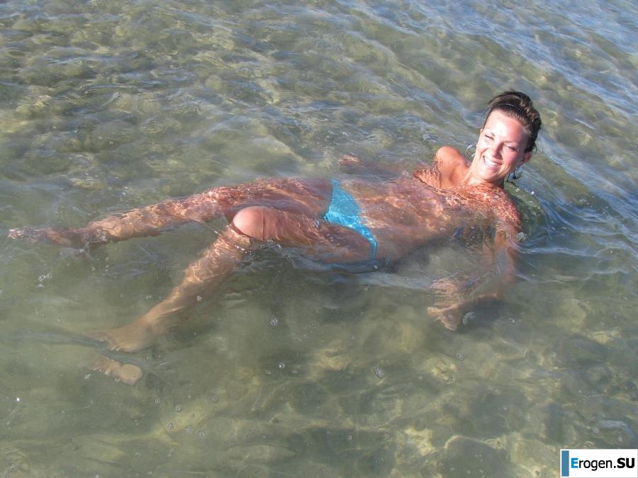 tanned girlfriends on a rocky shore. Photo 19