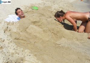 couple in love and the sea breeze. Thumb 23