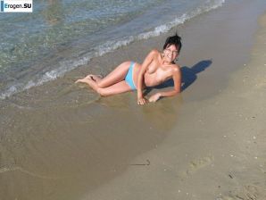 tanned girlfriends on a rocky shore. Part 2. Thumb 9