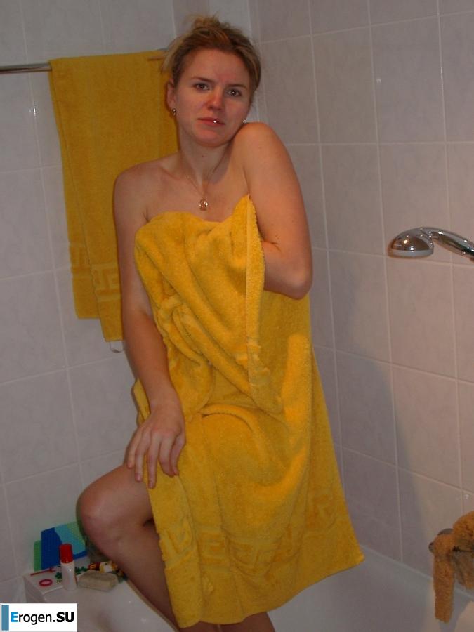 everyday life of a blonde with small breasts. Photo 23