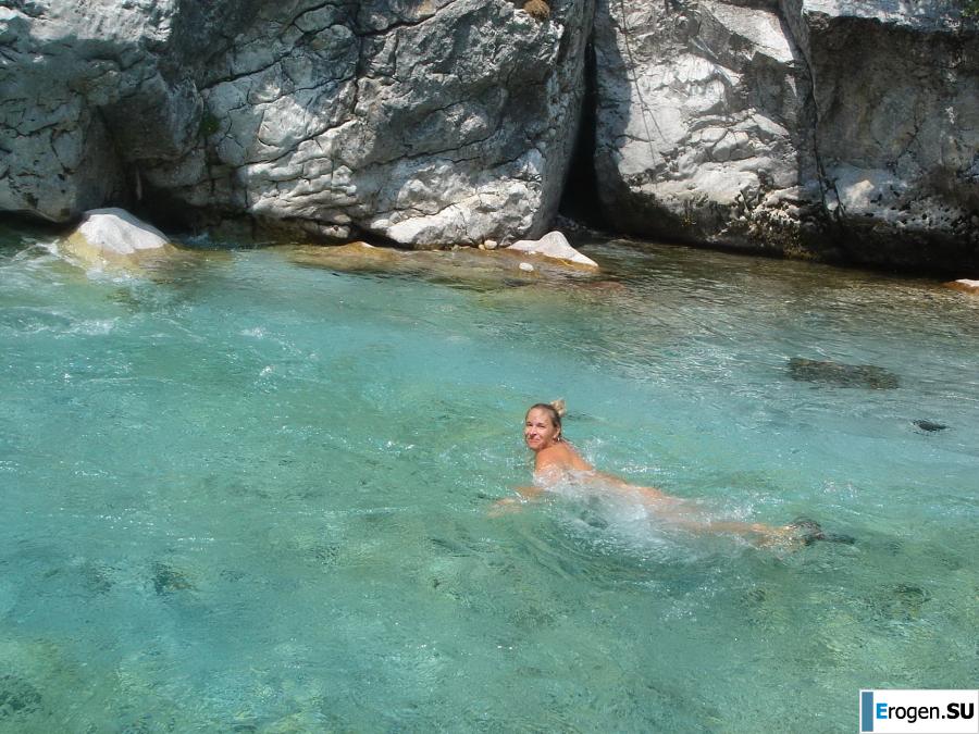 tourists and nudists in one bottle. Photo 26