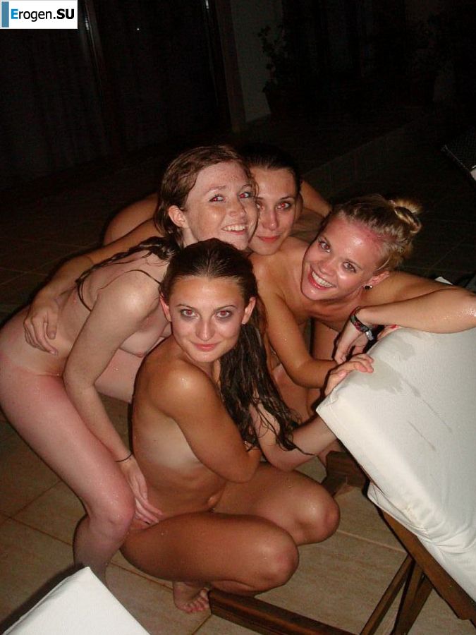 naked chicks in the pool. Photo 16