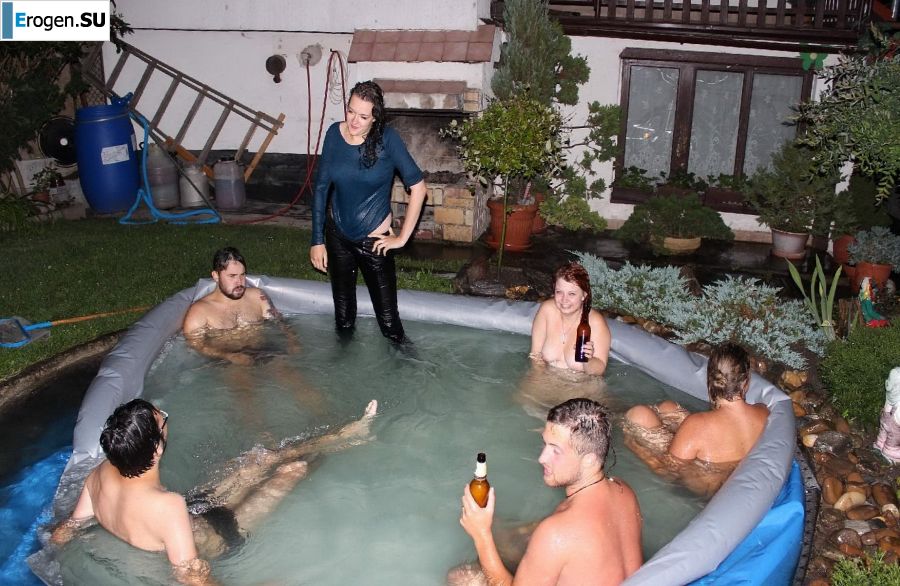 naked chicks in the pool. Photo 25