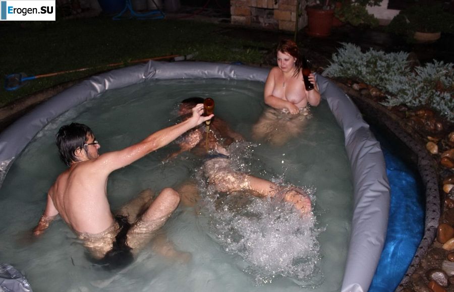 naked chicks in the pool. Photo 27