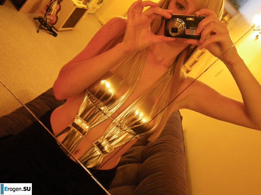 pathos blonde and her camera. Photo 36