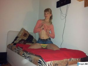 слегка недотраханная блонда. Эскиз 39