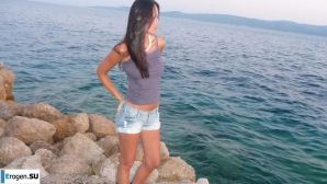 молодежь на каменистом берегу. Эскиз 15