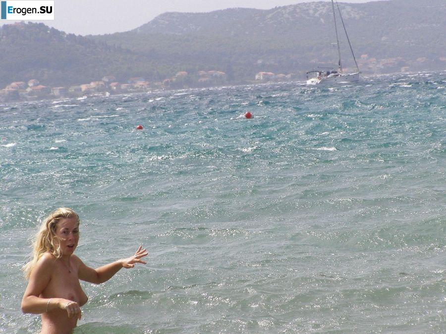 nude on the beach and in the room. Photo 5