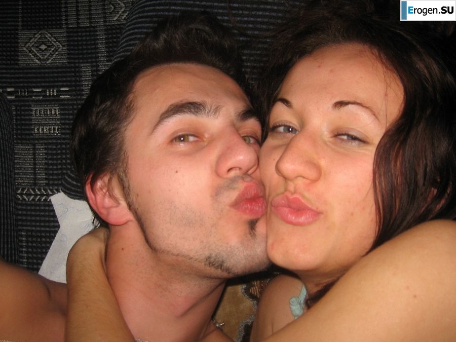 a young couple hanging out without panties. Photo 15