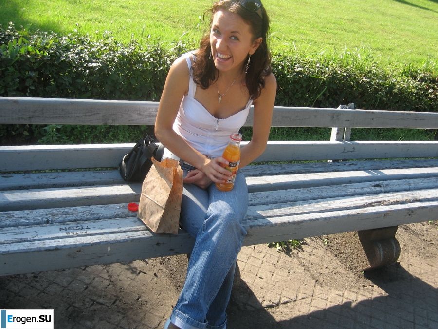 a young couple hanging out without panties. Photo 5