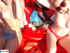 подружки и топплес отдых на природе. Эскиз 22