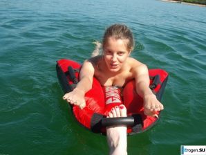 подружки и топплес отдых на природе. Эскиз 28