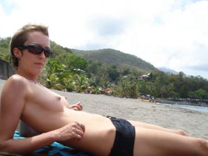Lesbian on vacation with a friend. Part 2. Thumb 33