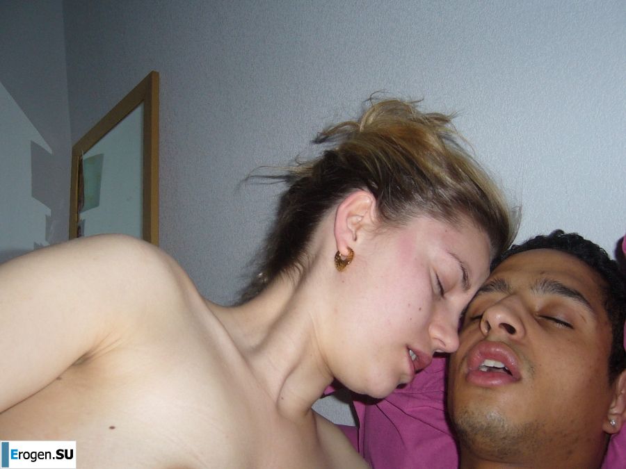 he wants her with a crustacean. Photo 13