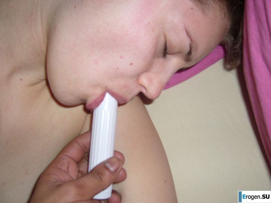 he wants her with a crustacean. Photo 17