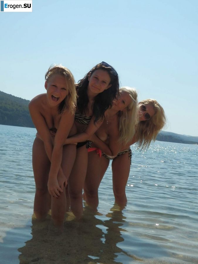 young and naked girlfriends on the Cote d'Azur. Photo 28